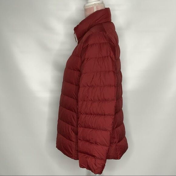𝅺UNIQLO down lightweight‎ jacket. - Picture 6 of 10